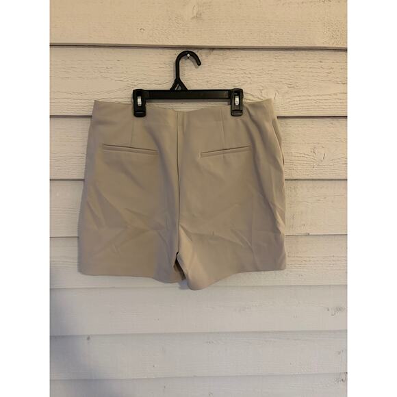 Chic Beige Tailored High Waist Dress Shorts – Minimalist Workwear Staple - Picture 4 of 4